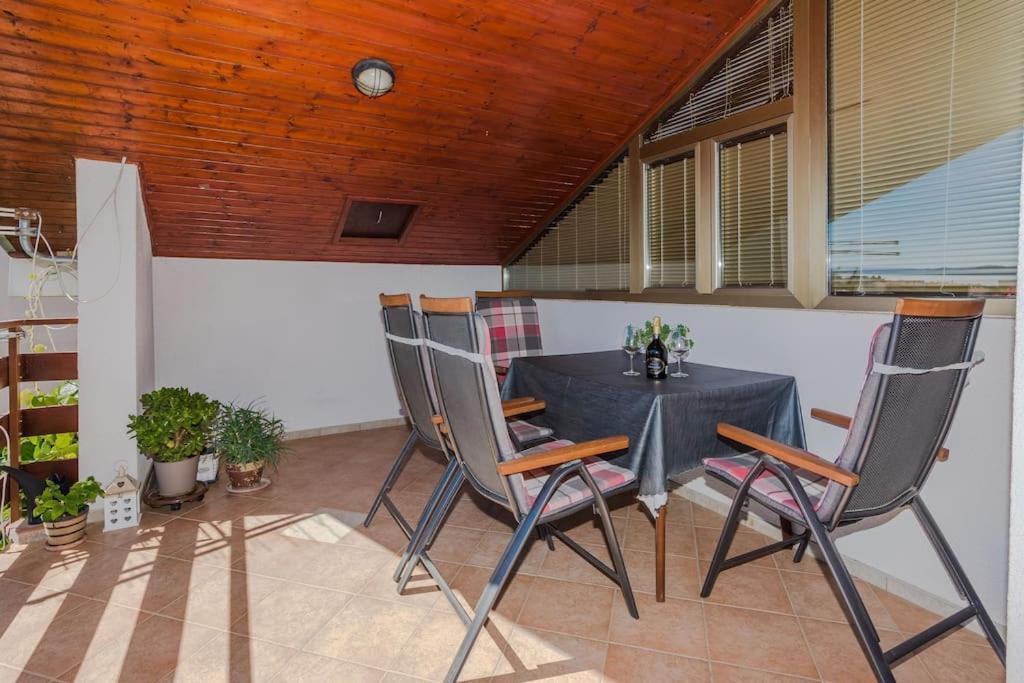 זאדאר Apartment Roko - Up To 4 People With Free Parking מראה חיצוני תמונה