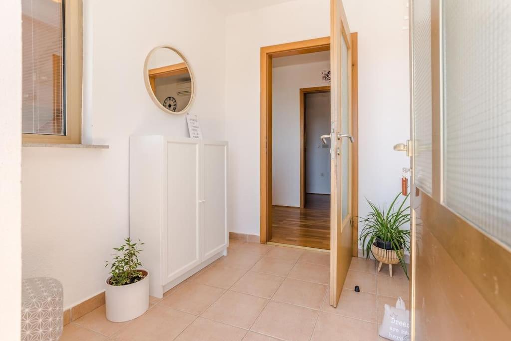 זאדאר Apartment Roko - Up To 4 People With Free Parking מראה חיצוני תמונה