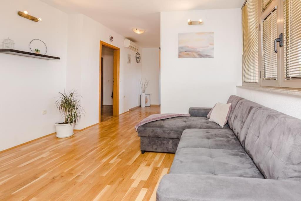 זאדאר Apartment Roko - Up To 4 People With Free Parking מראה חיצוני תמונה